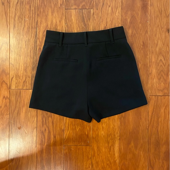 Aritzia Babaton tie front short - Picture 6 of 6